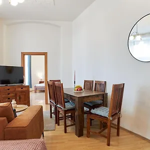 Hotel apartamentowy Narodni - Old Town